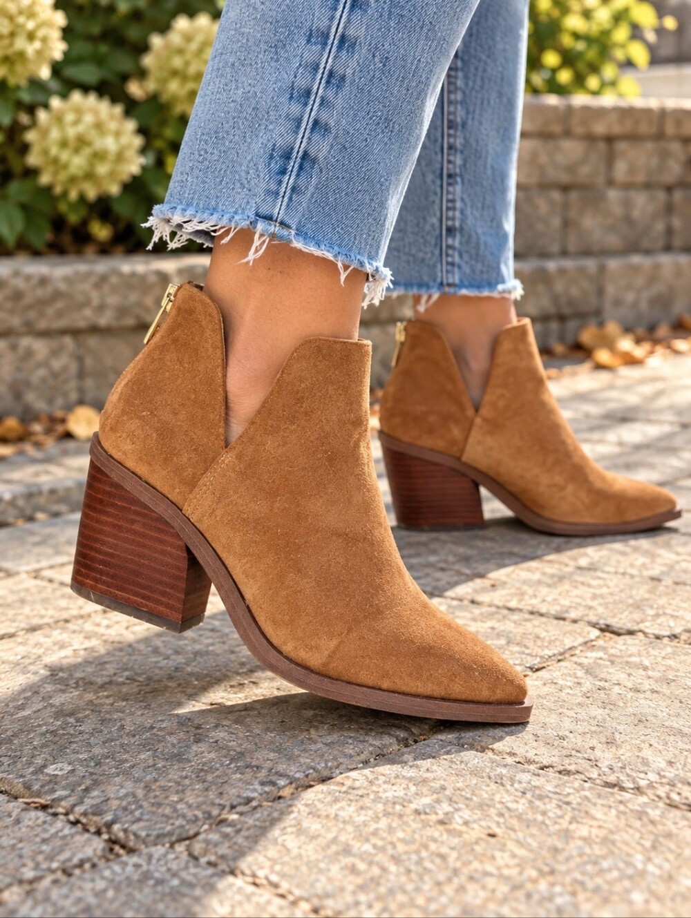 Vince Camuto Bibestie Ankle Bootie Size 6